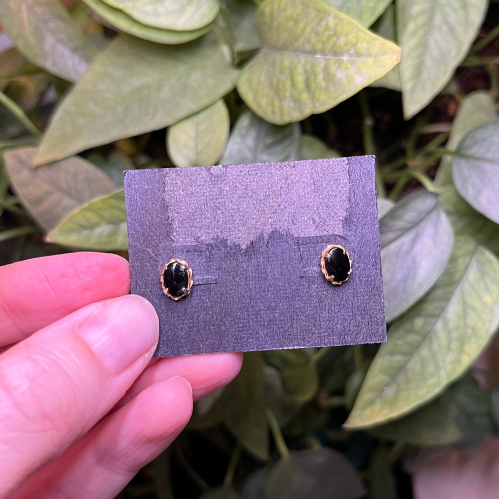 Vintage 14k gold Black Onyx earrings with backs
